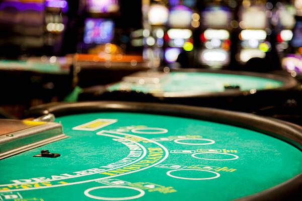 How to Choose the Right แทงบอลออนไลน์ for Online Casino Fans