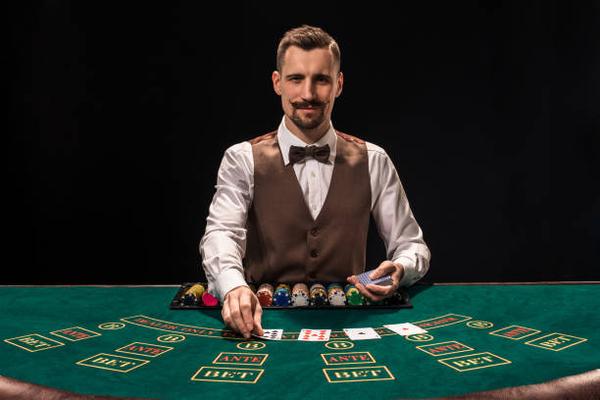 Try Popular Card Game Formats with an online casino Singapore Platform for Gamers